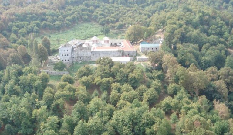 “Πόλεμος” με τη Μονή Φλαμουρίου & Μητρόπολη για τις περιουσίες των ακτημόνων