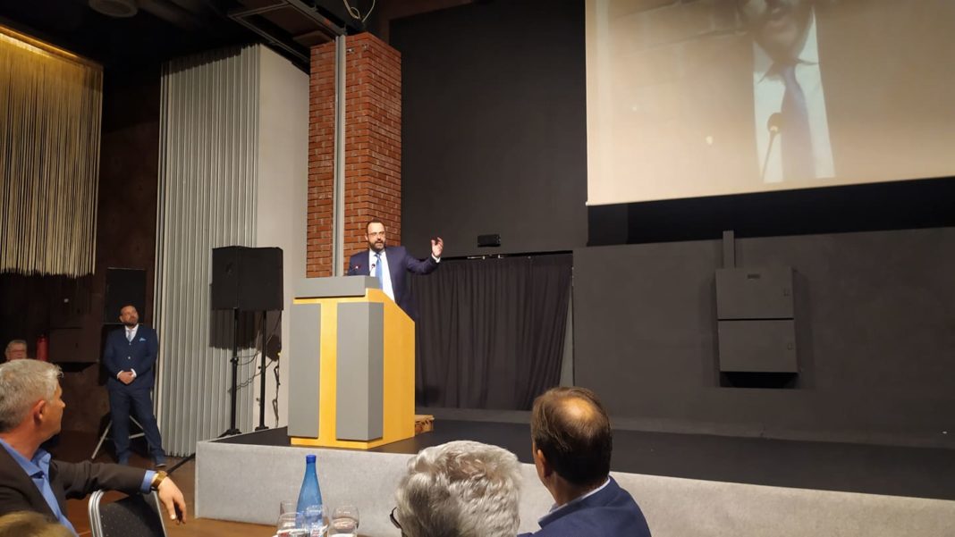 83216032_682501315860387_4941034427196112896_n