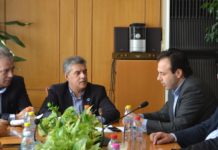 Πρόβα γνωριμίας με το κομματικό ακροατήριο Παπαστεργίου