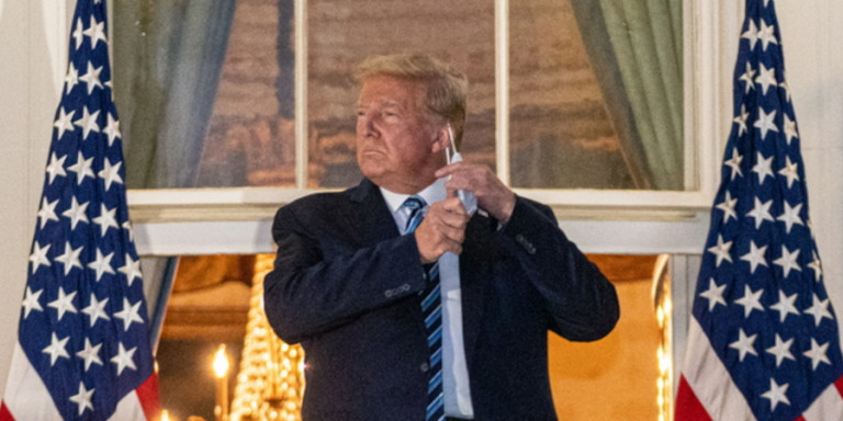 donald-trump-vgazeimaska-simaies