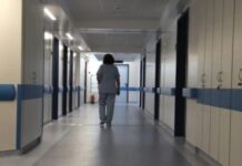 Στη ΜΕΘ του Αχιλλοπούλειου ο 49χρονος που έπαθε ανακοπή στη παραλία ενώ ψάρευε