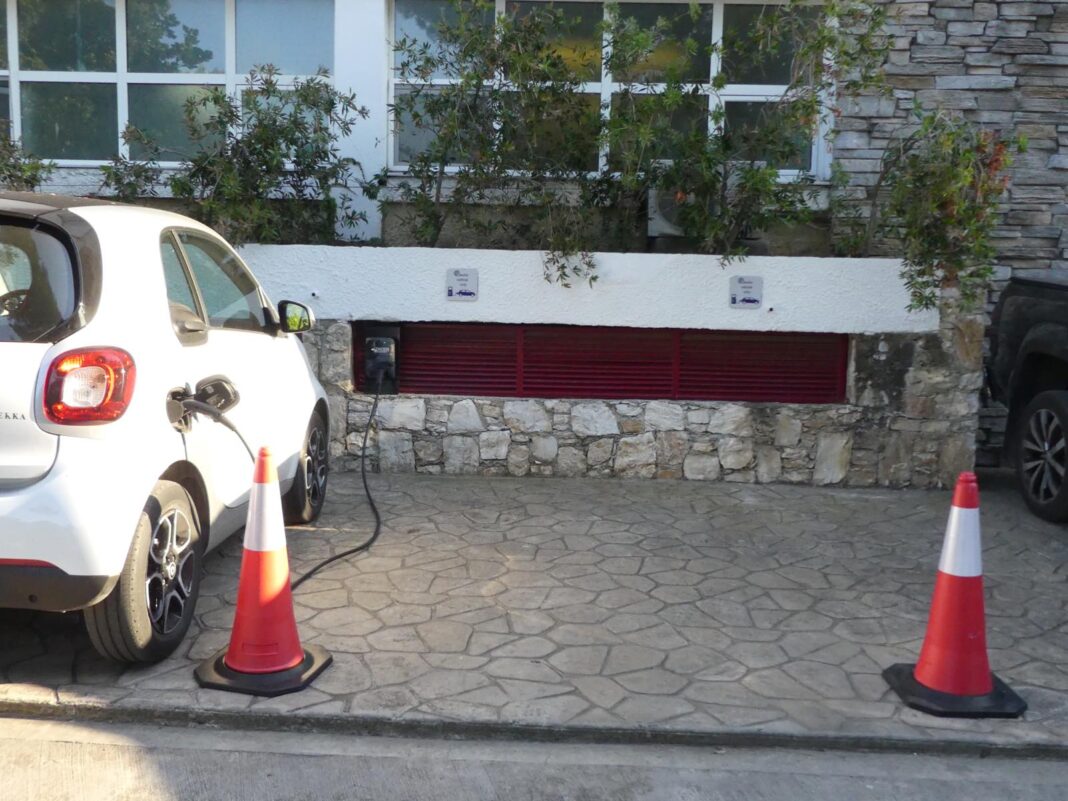 EV-Loader-Charging-Station1-3