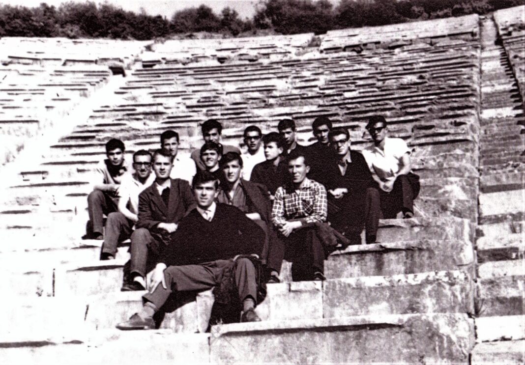 2.-Παιδοπολίτες.-Επίδαυρος.-Σχολική-εκδρομή.-Τέλη-δεκαετίας-1950-αρχείο-Στ.Γ.Κ.