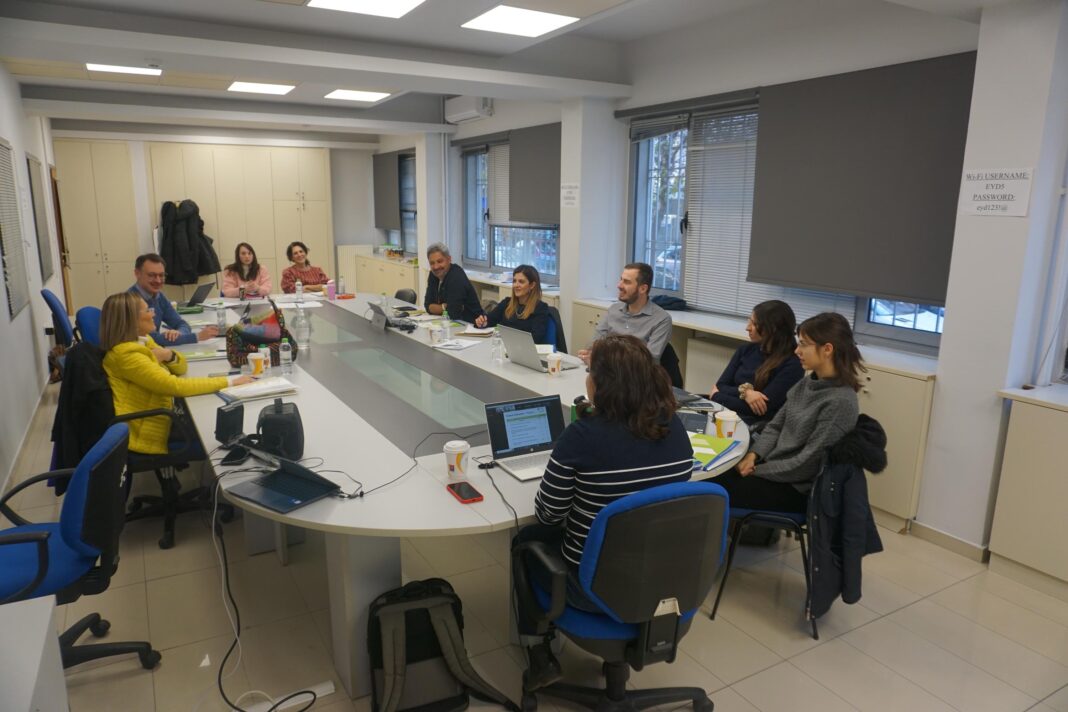 FOTO-2-CONDEREFF-MEETING-LARISSA-1