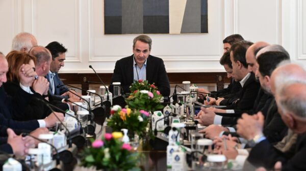 mitsotakis-agrotes-600x337