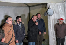 Aγρότες από το μπλόκο της Νίκαιας: «Να συνεχιστούν οι κινητοποιήσεις, δεν συντρέχει λόγος συνάντησης με Μητσοτάκη»