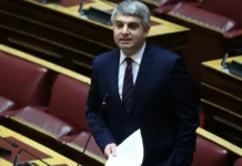 Ο Κωνσταντινόπουλος παραδίδει την έδρα του μετά τη διαγραφή του από το ΠΑΣΟΚ -Το μήνυμα που έστειλε στον Ανδρουλάκη