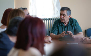 Στις δομές ψυχικής υγείας της Λάρισας ο Δημήτρης Κουρέτας