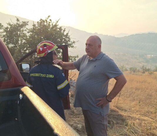 Ο Κουρέτας βάζει στη θέση του τον Μπέο για το νέο σώου του την ώρα της φωτιάς -“Δεν τριγυρνάμε στις πυρκαγιές με παντόφλες και σορτς όπως κάποτε γινόταν”