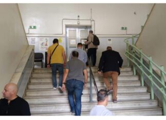 Ελεύθερος με περιοριστικούς όρους ο αστυνομικός – «Δανείστηκε από το ταμείο της υπηρεσίας του» υποστήριξε