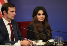 Ο Λευκός Οίκος ζήτησε από την Κίμπερλι Γκίλφοϊλ να παραιτηθεί