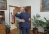 Αγκαλιές και φιλιά στη συνάντηση Μπέου- Παπαστεργίου